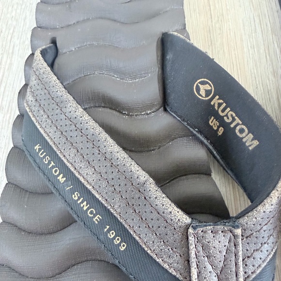 Kustom Brown Sandals Flip Flops Hummer III Thongs size 9 - Picture 3 of 5